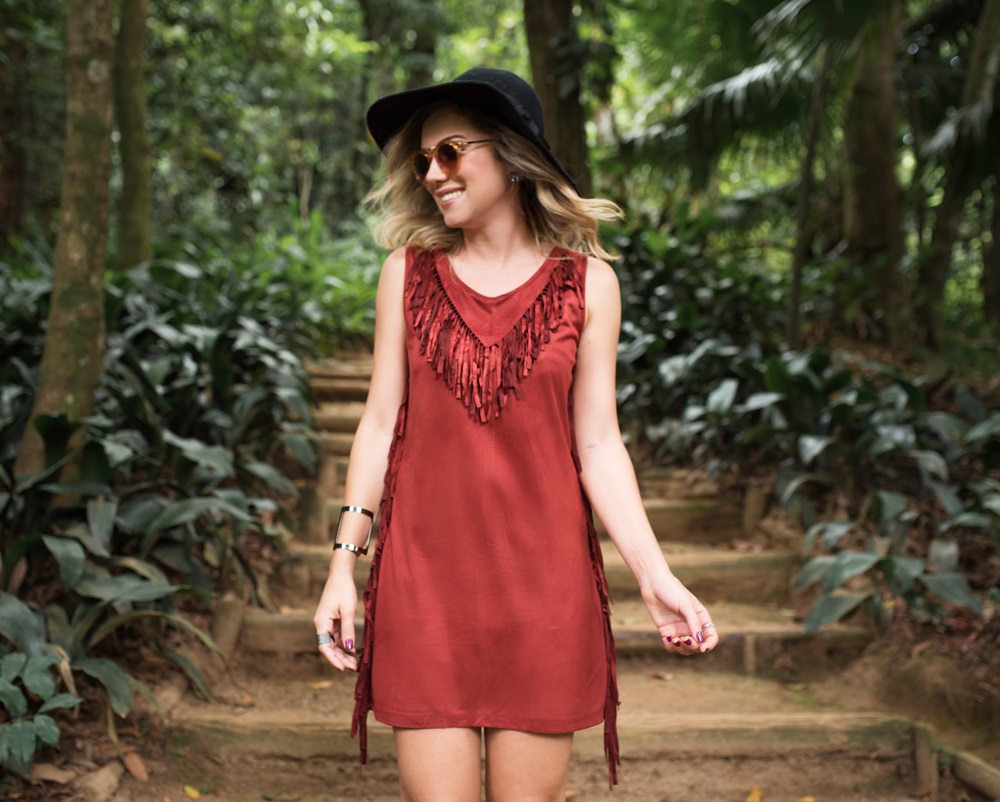 vestido de suede com franja